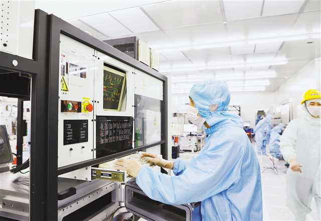 聯(lián)合微電子中心工程師實(shí)驗(yàn)室工藝測試 電子工程的精密與創(chuàng)新